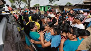 Piura: la policía resguarda entrega de donativos ante desmanes