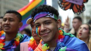 Orgullo LGTBI+ de Colombia desfila, reclama más derechos y rechaza violencia