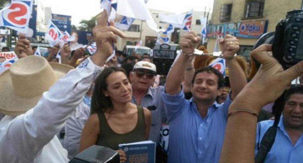 Elecciones 2016: Renzo Reggiardo llegó esposado para inscribirse. (Foto: Andina)