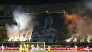 Emiliano Sala: Nantes fue sancionado por lanzamiento de bengalas en honor al argentino