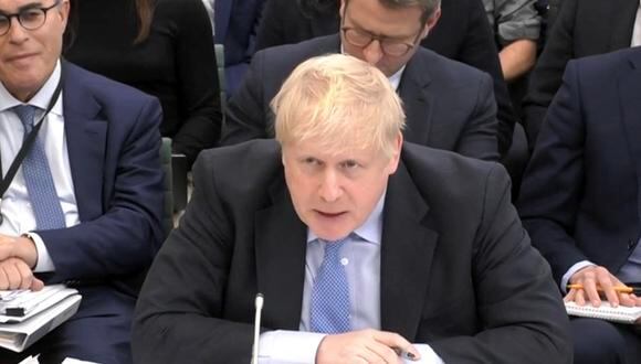 El ex primer ministro británico, Boris Johnson mientras asiste a una audiencia del Comité de Privilegios Parlamentarios, en el centro de Londres el 22 de marzo de 2023. (Foto de PRU / AFP)