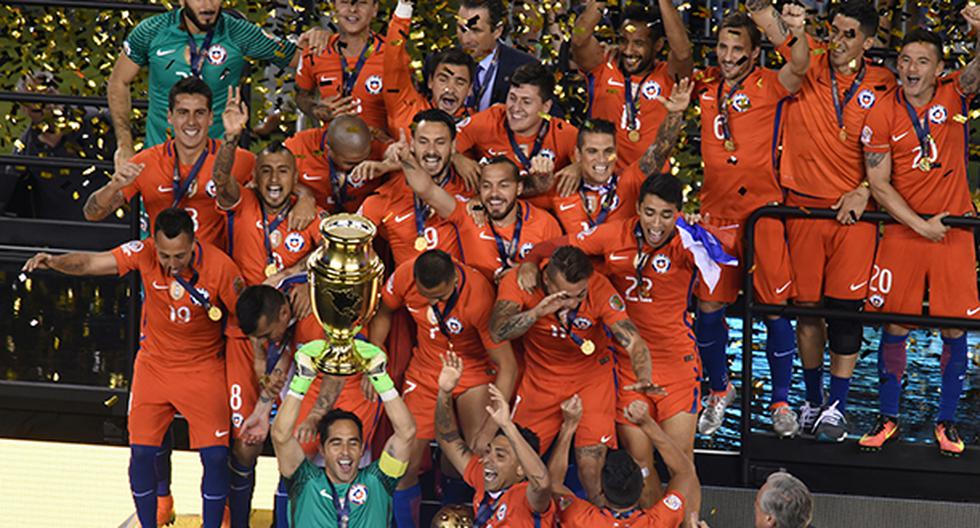 La Selección Chilena arribó este martes a Santiago tras ganar la Copa América Centenario en Estados Unidos. Su capitán Claudio Bravo tuvo una dedicatoria. (Foto: AFP)