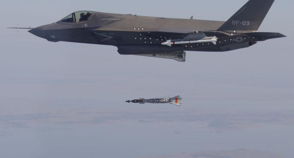 Un F-35B en una prueba de lanzamiento de bomba en 2012. (Foto: US Navy / Flickr)