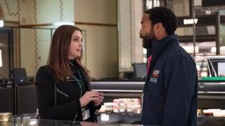 Anne Hathaway y Chiwetel Ejiofor planean un atraco en plena pandemia en tráiler de “Locked Down” 