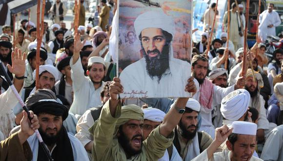 En esta fotografía de archivo tomada el 2 de mayo de 2011, partidarios del partido de línea dura pro-talibán Jamiat Ulema-i-Islam-Nazaryati (JUI-N) gritan consignas anti estadounidenses durante una protesta en Quetta tras el asesinato de Osama Bin Laden. (Foto de Banaras KHAN / AFP).