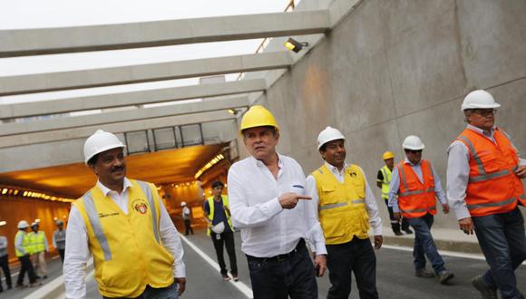 Luis Castañeda Lossio supervisando como alcalde de Lima las obras del bypass de 28 de Julio, que fue concesionado a OAS. (Foto: El Comercio)