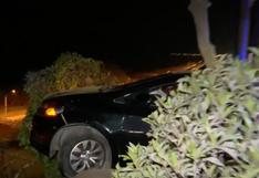 Se salvaron de milagro: jóvenes escaparon de auto que estuvo a punto de caer por una pendiente | VIDEO