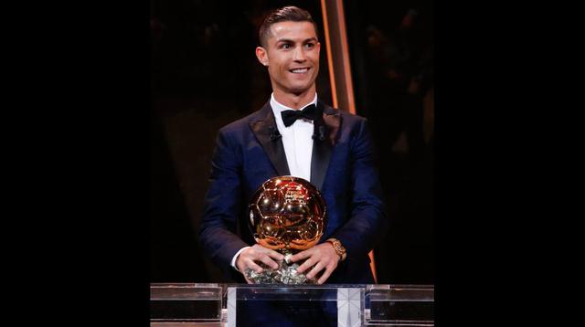 Cristiano Ronaldo, muy feliz con su quinto Balón de Oro. Aseguró que le gustaría ganar siete. (Fotos: Real Madrid / Agencias / France Football)