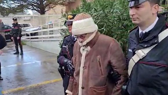 El arresto por parte de los carabineros del jefe de la mafia más buscado de Italia, Matteo Messina Denaro, en Palermo, en su Sicilia natal, después de 30 años de fuga. (AFP).