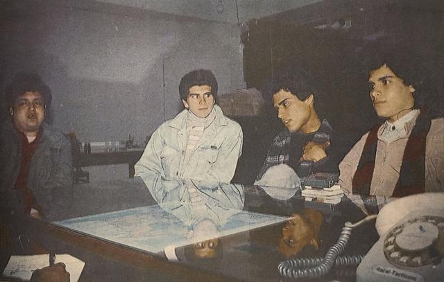 Hace 30 años, unos chiquillos con los ojos con delineador grabaron un disco fundacional: Arena Hash, el primer disco de la banda de Pedro y Patricio Suárez-Vértiz, Christian Meier y Arturo Pomar Jr.