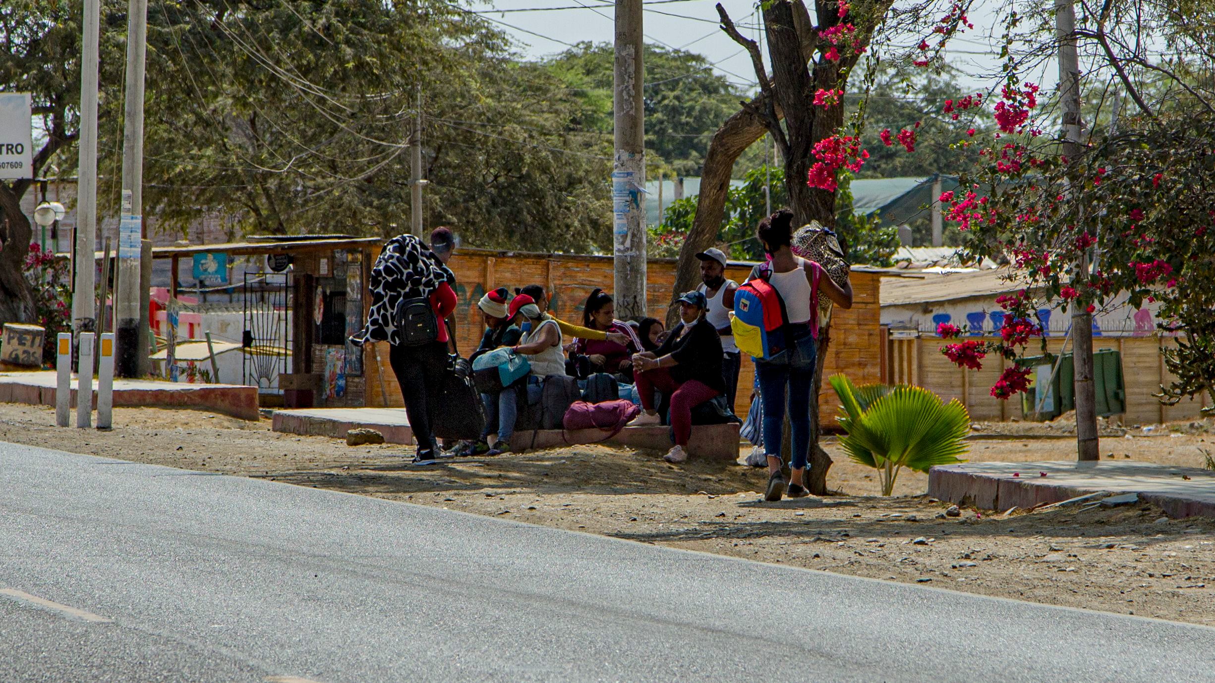 Los migrantes venezolanos requieren ayuda humanitaria. La mayoría camina por horas para encontrar refugio. (Foto: Carls Mayo)
