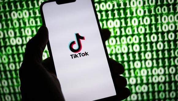 El logotipo de TikTok, un servicio de alojamiento de vídeos de formato corto propiedad de ByteDance, en un teléfono inteligente en Mulhouse. (Foto de SEBASTIEN BOZÓN / AFP)