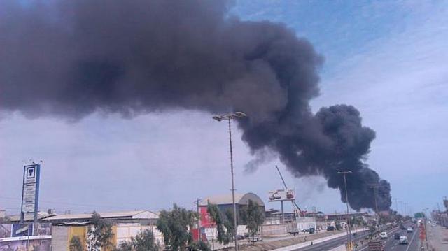 Cisterna de combustible se incendió en la Panamericana Sur - 1