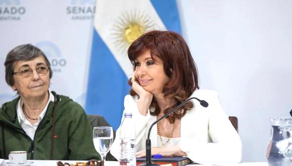 Cristina Fernández de Kirchner se reunió con Curas villeros, Curas en Opción por los pobres y hermanas, religiosas y laicas en el senado.