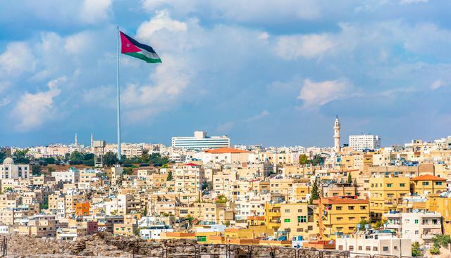- 9 a.m.    Desde el mirador de la Ciudadela, admira la urbe y la bandera que flamea de una de las astas más altas del mundo (126,8 m).  Foto: Shutterstock
