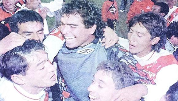 El festejo de la selección peruana después de confirmar el pase a las semifinales de la Copa América 1997. (Foto: Enrique Cúneo/Archivo histórico de El Comercio).