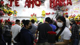 Día de la Madre: decenas de personas realizan compras de último momento en el mercado de Flores | FOTOS