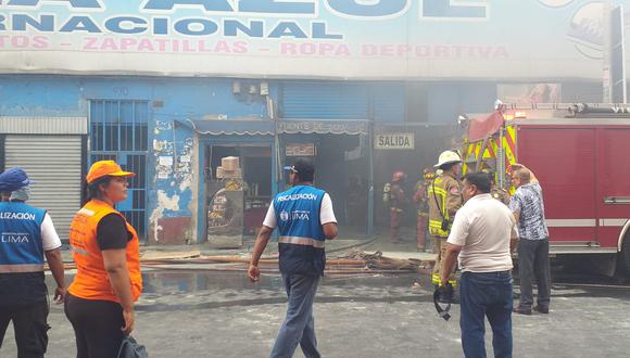 Incendio se registra en galería de Jr. Ayacucho. (Enrique Vera)