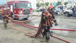 El sacrificado trabajo de los bomberos en días de incendios [FOTOS]