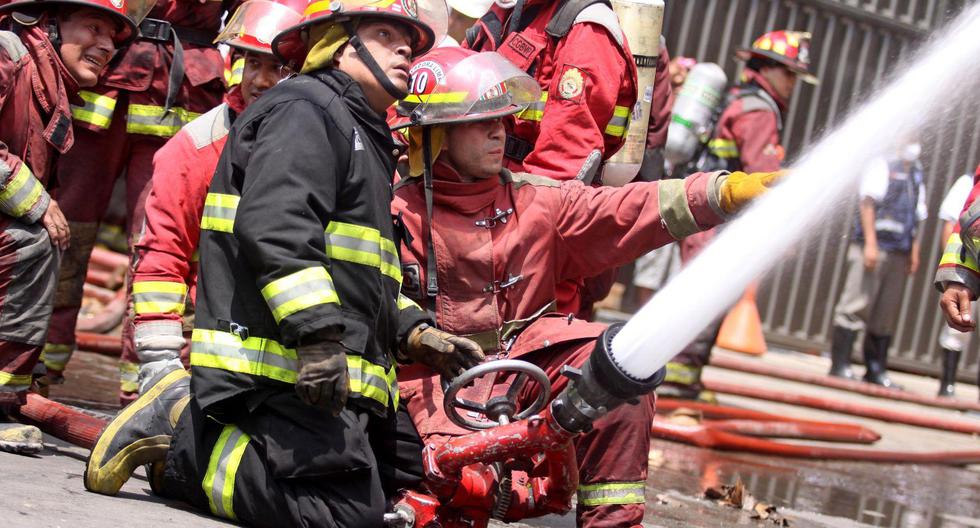 El Reglamento de la Ley, que busca ayudar a los deudos de los bomberos que dieron su vida en servicio (Foto: Andina)