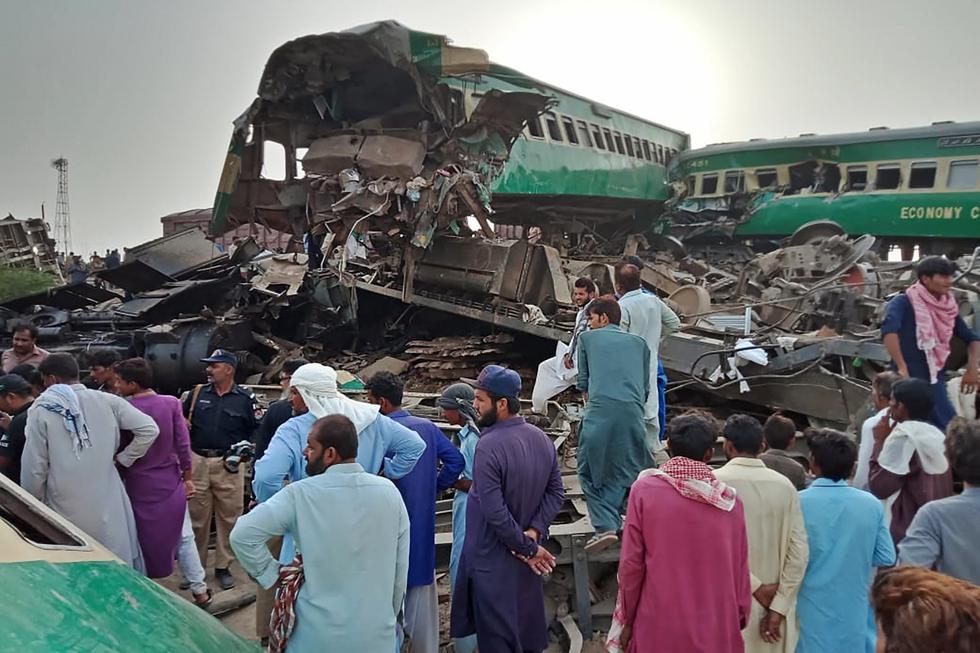 El 31 de octubre de 2019, el incendio de un tren en la provincia central de Punyab deja al menos 74 muertos. (Foto y texto: AFP)