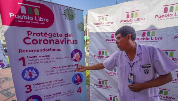 La campaña denominada “Prevenidos del Coronavirus en la Capital del Bicentenario” se realizó esta mañana en el cruce de las avenidas Sucre y Simón Bolívar, exactamente, frente al Hospital Santa Rosa. (Foto: Municipalidad de Pueblo Libre)
