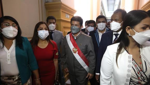 El mandatario dio un mensaje de aproximadamente 10 minutos, en el cual ejerció su derecho a la defensa ante la moción de vacancia que se debate en su contra. (Foto: Presidencia)