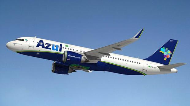 The Airbus 320 of the Brazilian airline Azul in flight.  (Blue).