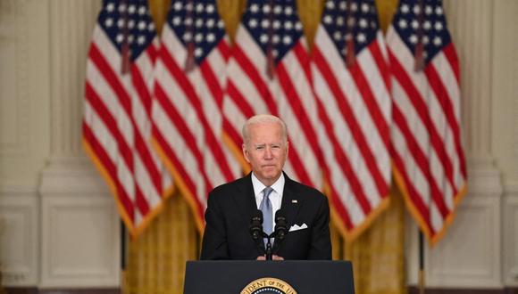 El sondeo encontró que el 46% de los adultos estadounidenses aprueba el desempeño de Joe Biden, el nivel más bajo desde que asumió el cargo. (Foto: Brendan Smialowski / AFP)