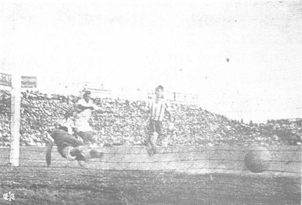 Postcard of the second goal by Lolo Fernández.  (Photo: GEC Historical Archive)