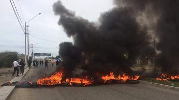 Trujillo: bloquean vía en protesta por ampliación de aeropuerto - 1