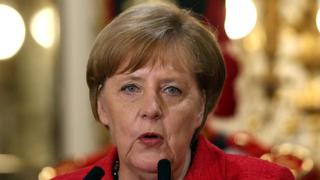 Merkel pide a países latinos colaborar para solución pacífica en Venezuela