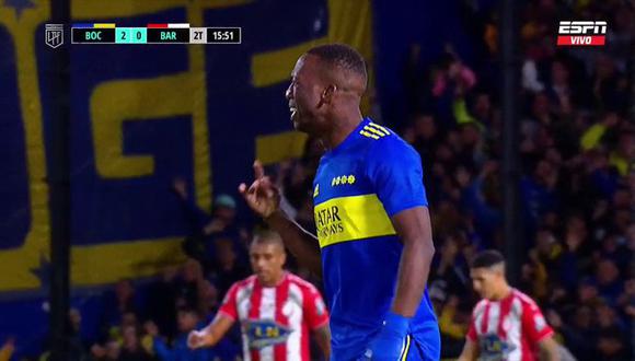 La curiosa reacción de Luis Advíncula tras golazo de tijera de Darío Benedetto en el Boca-Barracas. (Foto: Captura ESPN)
