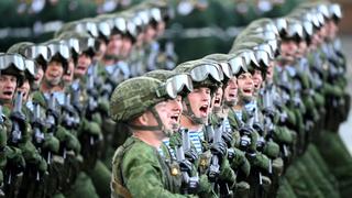 Rusia llama al servicio militar obligatorio a 120.000 personas y dice que los reclutas no irán a Ucrania