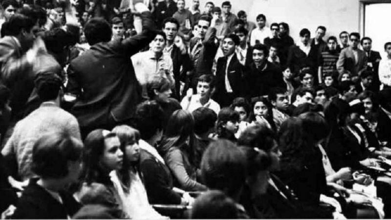 Student protests began to intensify as the Olympic Games approached and this was not the image the Mexican government wanted to project.  (PORTAL 68. HISTORICAL ARCHIVE. UNAM).
