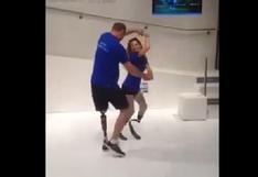 Esta pareja con prótesis en las piernas da una lección de vida bailando | VIDEO