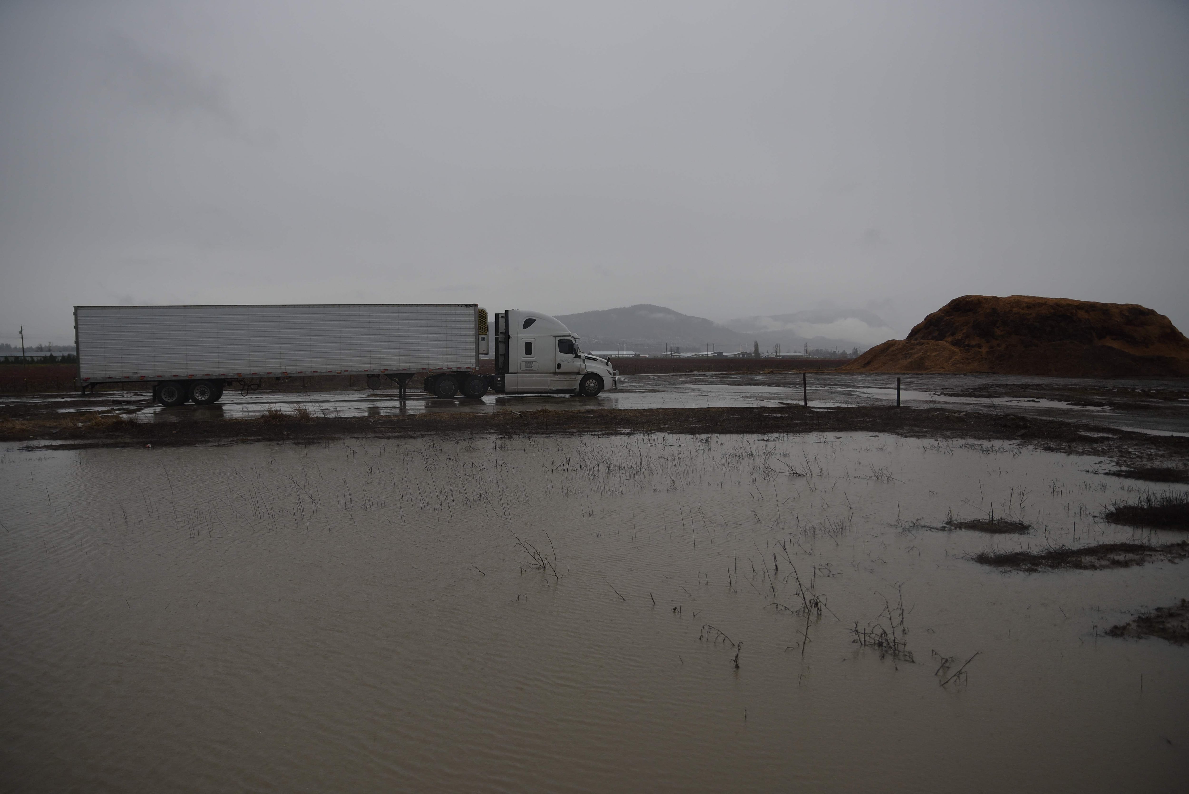 Severe flooding remnants are seen in the Sumas Prairie area of ​​Abbotsford, British Columbia, south of a closed Hwy 1.  (Photo: PHILIP MCLACHLAN / AFP)