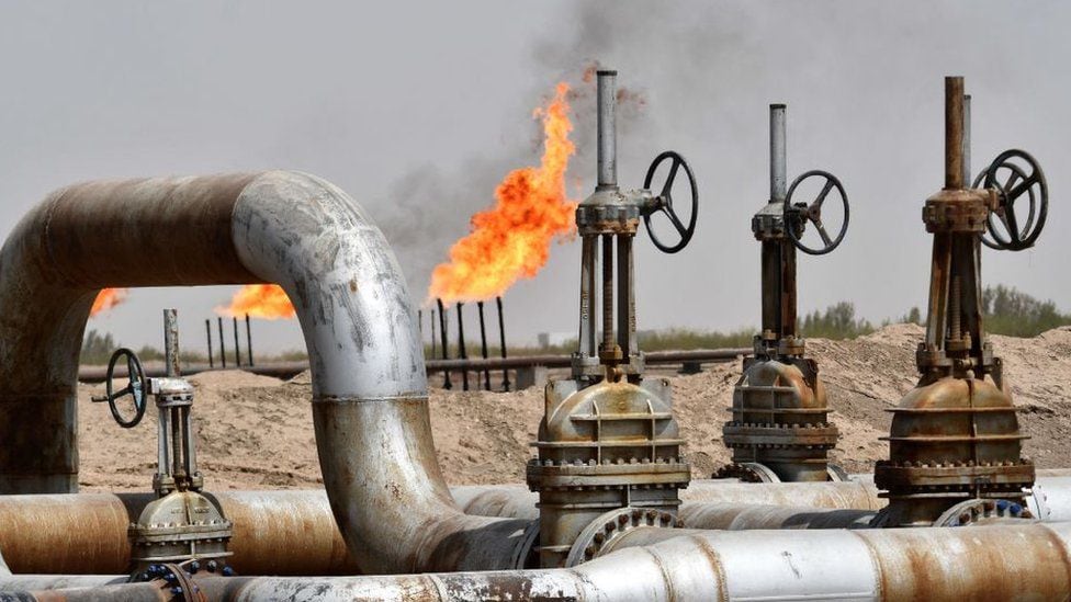 Oil field in Iraq.  The UN warns that CO2 emissions from burning fossil fuels must fall by 45% by 2030 (compared to 2010) to avoid the worst effects of climate change.  (GETTY IMAGES).