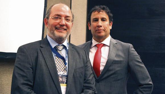 El fiscal general del Principado de Andorra, Alfons Alberca, con el fiscal Alonso Peña Cabrera. Alberca llegó al Perú para participar en una convención de fiscales y procuradores. (Gian Calsina / El Comercio)