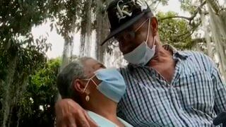 Dos abuelitos indigentes se conocieron en pandemia y ahora deciden casarse