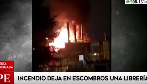 Incendio consumió una librería en el distrito de Puente Piedra | Captura de América Noticias