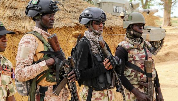 Soldados del ejército de Nigeria se encuentran en una base en Baga el 2 de agosto de 2019. (Foto referencial, AUDU MARTE / AFP).