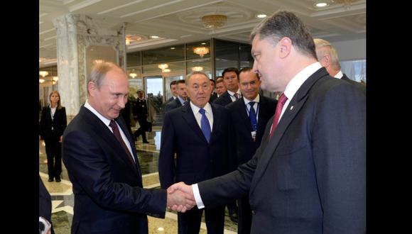 Putin y Poroshenko se reunieron por primera vez sin mediadores