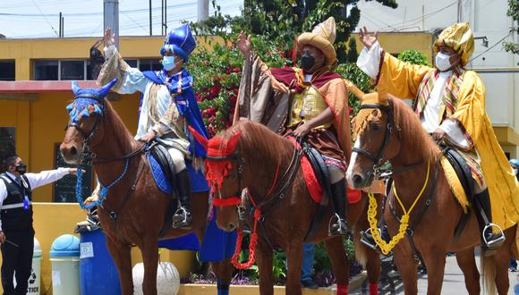 Reyes Magos cruzaron el centro de la ciudad de Lima a caballo. (Foto: INSN Breña)