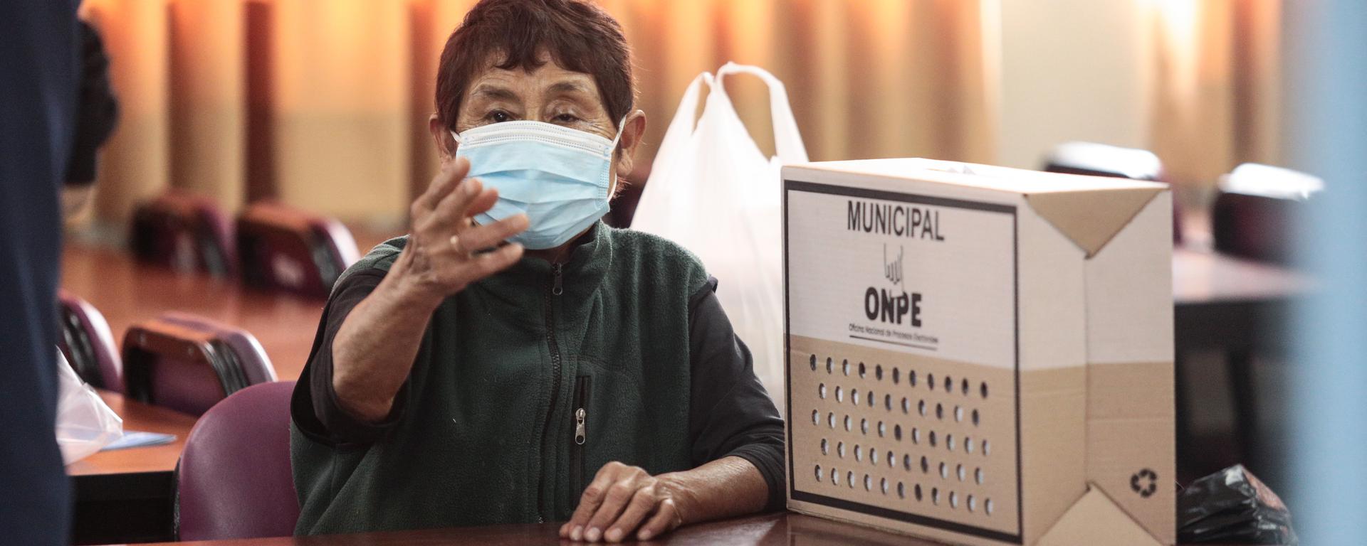 La historia detrás de los voluntarios que salvaron la jornada electoral | FOTOS