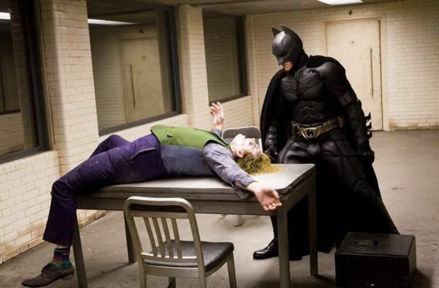 Christian Bale y Heath Ledger en una escena de "The Dark Night" (2008) Foto: Warner Bros.