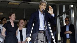 Así dejó John Kerry el hospital tras fractura de fémur [FOTOS]