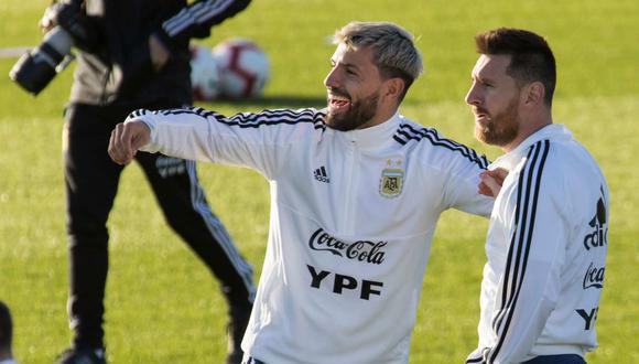 El mensaje de Sergio Agüero a Lionel Messi en plena pelea tras el Argentina-Bolivia. (Foto: AFP)