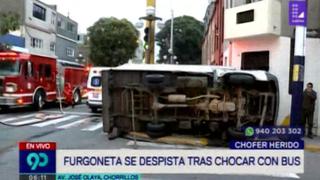 Chorrillos: furgoneta se despista y chocó contra un bus de transporte público