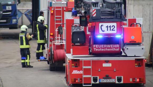 Los bomberos llegaron a la mina para ayudar en el rescate de las personas atrapadas. (Reuters)